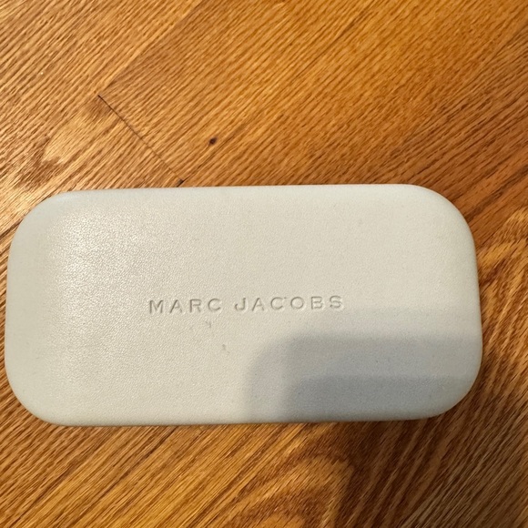Vintage Marc Jacob's White Sunglasses with Case - Picture 3 of 6